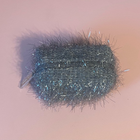 NEW MAC Holiday - Fireworked Like a Charm - Mini Lipstick Pouch with zipper - Picture 3 of 6